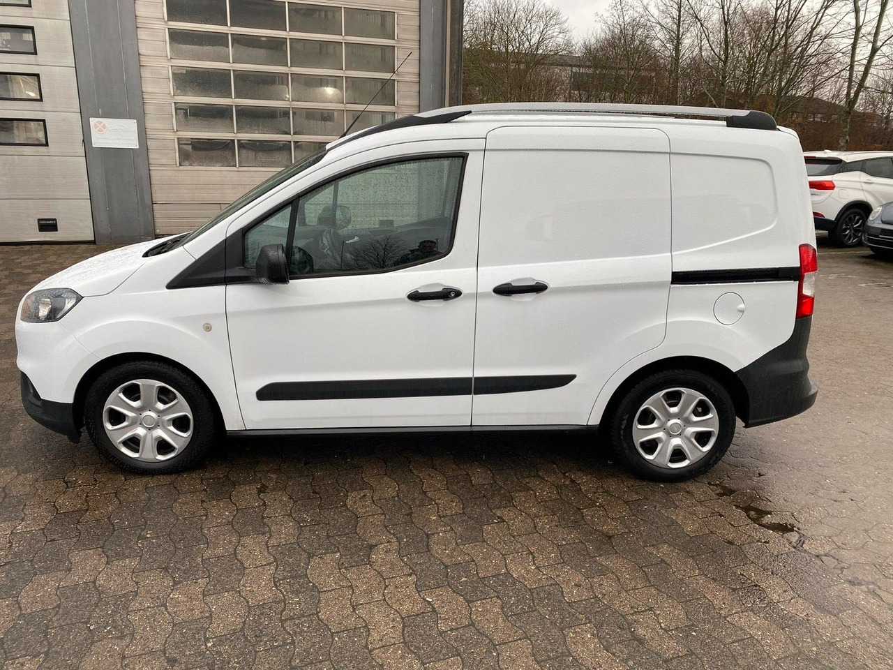 Ford Transit Courier 1.0 Trend Klima, AHK, RFK - Mikrobuss: pilt 3 Ford Transit Courier 1.0 Trend Klima, AHK, RFK - Mikrobuss: pilt 3