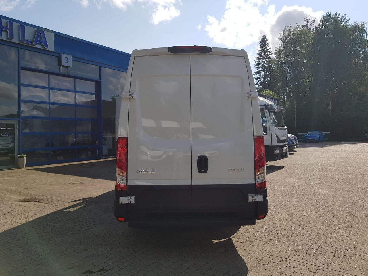 Iveco Daily 35S14A8 V Y mit Rückfahrkamera und Radi... - Kaubik: pilt 4 Iveco Daily 35S14A8 V Y mit Rückfahrkamera und Radi... - Kaubik: pilt 4