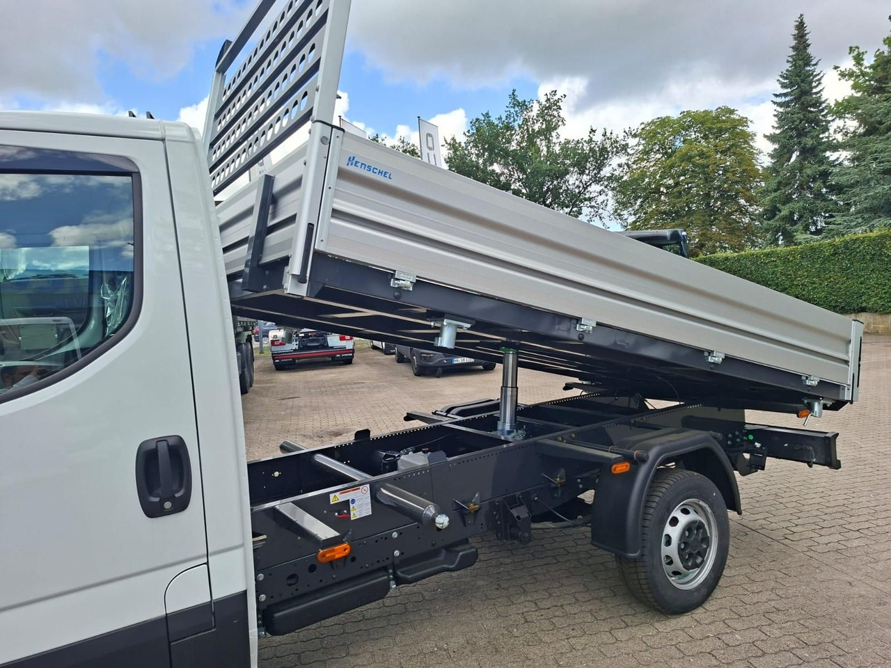 Iveco Daily 35S14A8Y Henschel 3-Seiten Kipper 100 k... - Madelauto: pilt 3 Iveco Daily 35S14A8Y Henschel 3-Seiten Kipper 100 k... - Madelauto: pilt 3