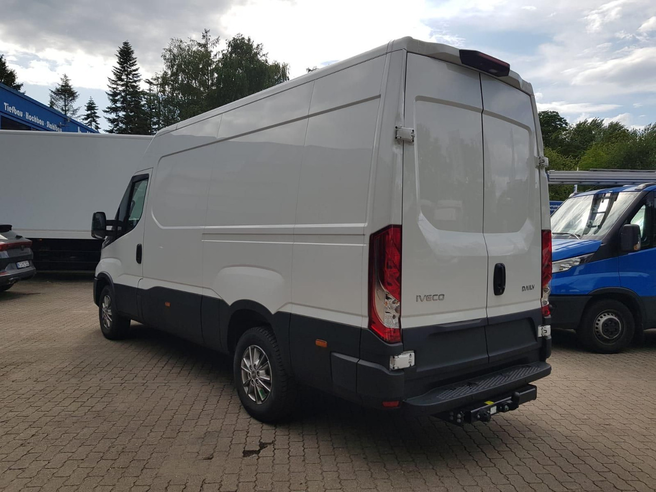 Iveco Daily 35S18HA8 V 3520L mit AHK, Rückfahrkamer... - Kaubik: pilt 3 Iveco Daily 35S18HA8 V 3520L mit AHK, Rückfahrkamer... - Kaubik: pilt 3
