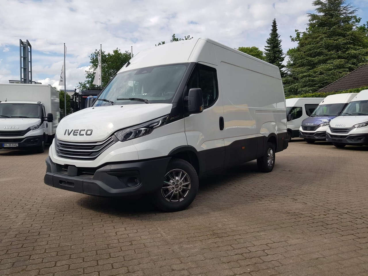 Iveco Daily 35S18HA8 V 3520L mit AHK, Rückfahrkamer... - Kaubik: pilt 1 Iveco Daily 35S18HA8 V 3520L mit AHK, Rückfahrkamer... - Kaubik: pilt 1