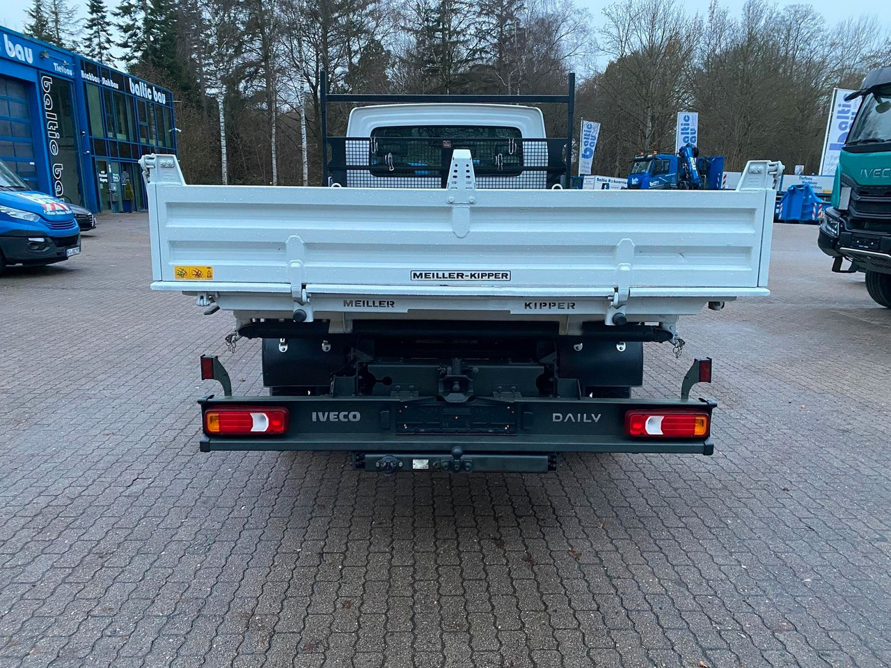 Iveco Daily 70C18H Meiler Dreiseitenkipper*AHK*RADI... - Tarbesõiduk kallur: pilt 4 Iveco Daily 70C18H Meiler Dreiseitenkipper*AHK*RADI... - Tarbesõiduk kallur: pilt 4