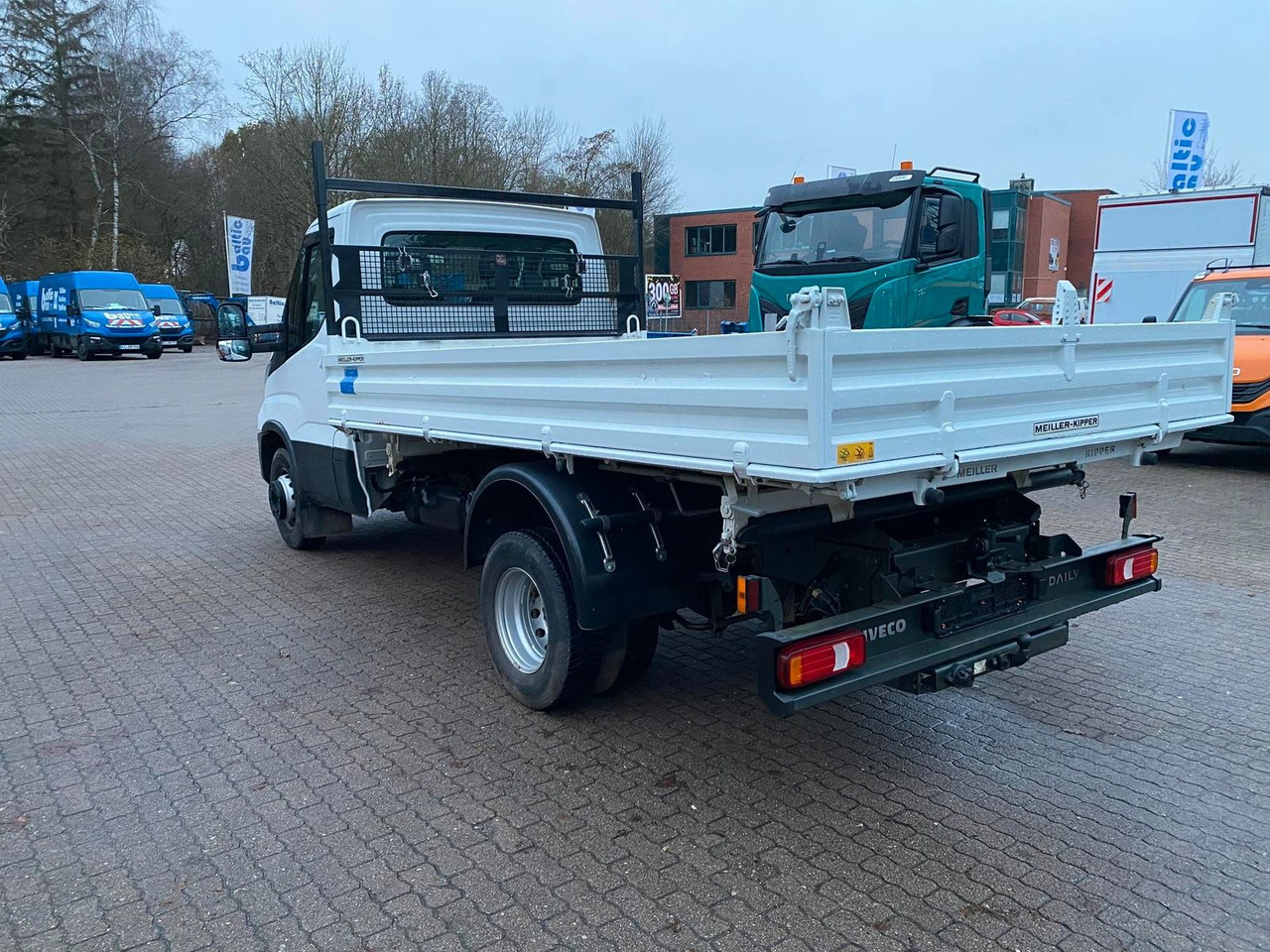 Iveco Daily 70C18H Meiler Dreiseitenkipper*AHK*RADI... - Tarbesõiduk kallur: pilt 3 Iveco Daily 70C18H Meiler Dreiseitenkipper*AHK*RADI... - Tarbesõiduk kallur: pilt 3