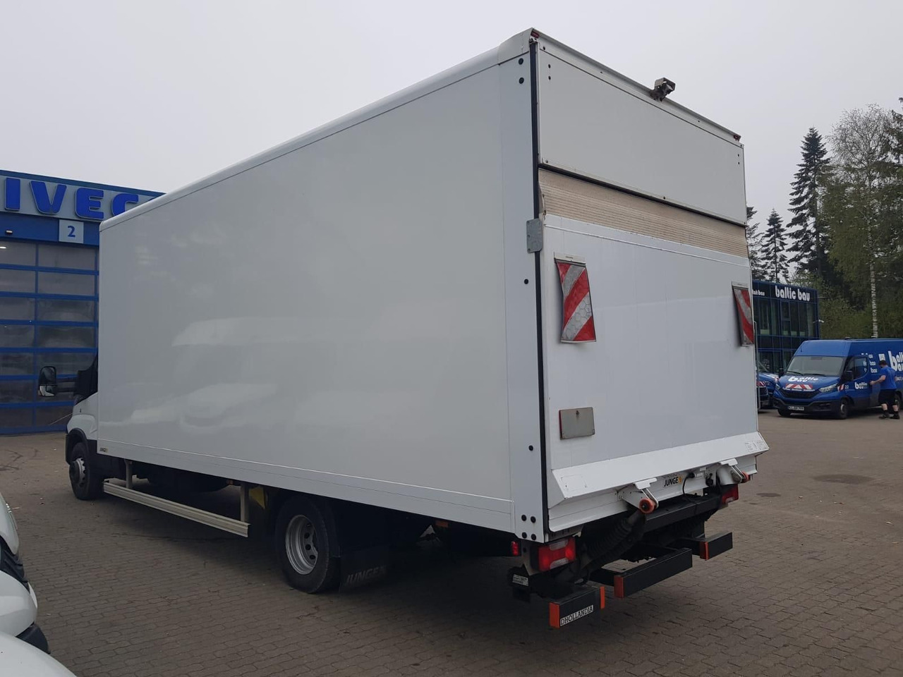 Iveco Daily 70C18HA8/P Koffer, Luftfederung, Kamera... - Tarbesõiduk furgoon: pilt 4 Iveco Daily 70C18HA8/P Koffer, Luftfederung, Kamera... - Tarbesõiduk furgoon: pilt 4