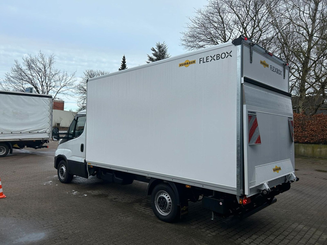 Iveco Daily Koffer 35S14H 3,0 LBW Kamera 115 kW (15... - Tarbesõiduk furgoon: pilt 4 Iveco Daily Koffer 35S14H 3,0 LBW Kamera 115 kW (15... - Tarbesõiduk furgoon: pilt 4