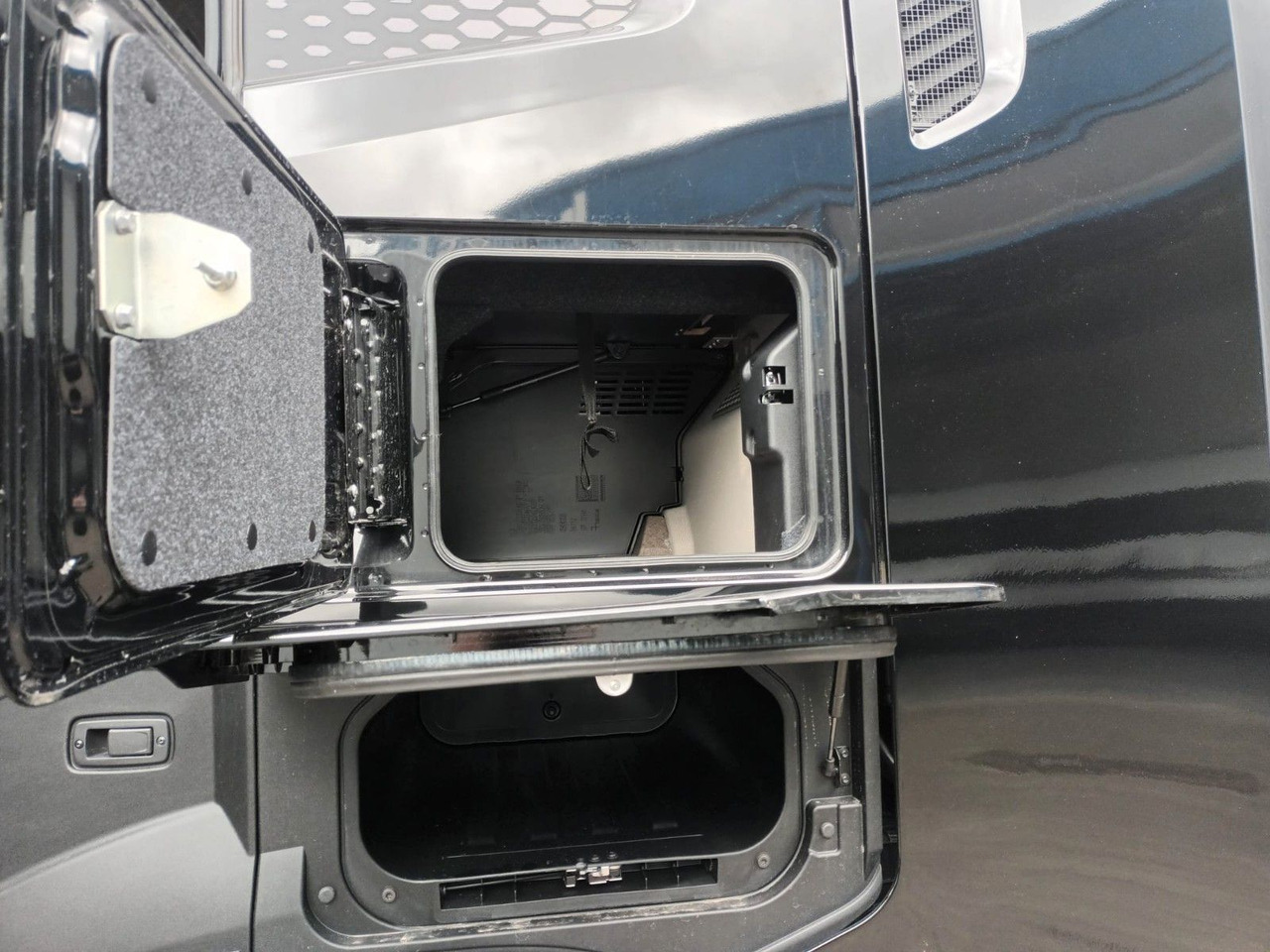 Iveco S-Way SZM 500PS 18-20t zGG. ohne Hydraulik - Sadulveok: pilt 3 Iveco S-Way SZM 500PS 18-20t zGG. ohne Hydraulik - Sadulveok: pilt 3