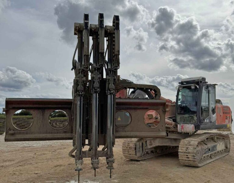 Hitachi ZX280 LCN-3 with Wimmer Drilling Rig / Wimmer Sprenglochbohrgerät - Puurimisplatvorm: pilt 1 Hitachi ZX280 LCN-3 with Wimmer Drilling Rig / Wimmer Sprenglochbohrgerät - Puurimisplatvorm: pilt 1