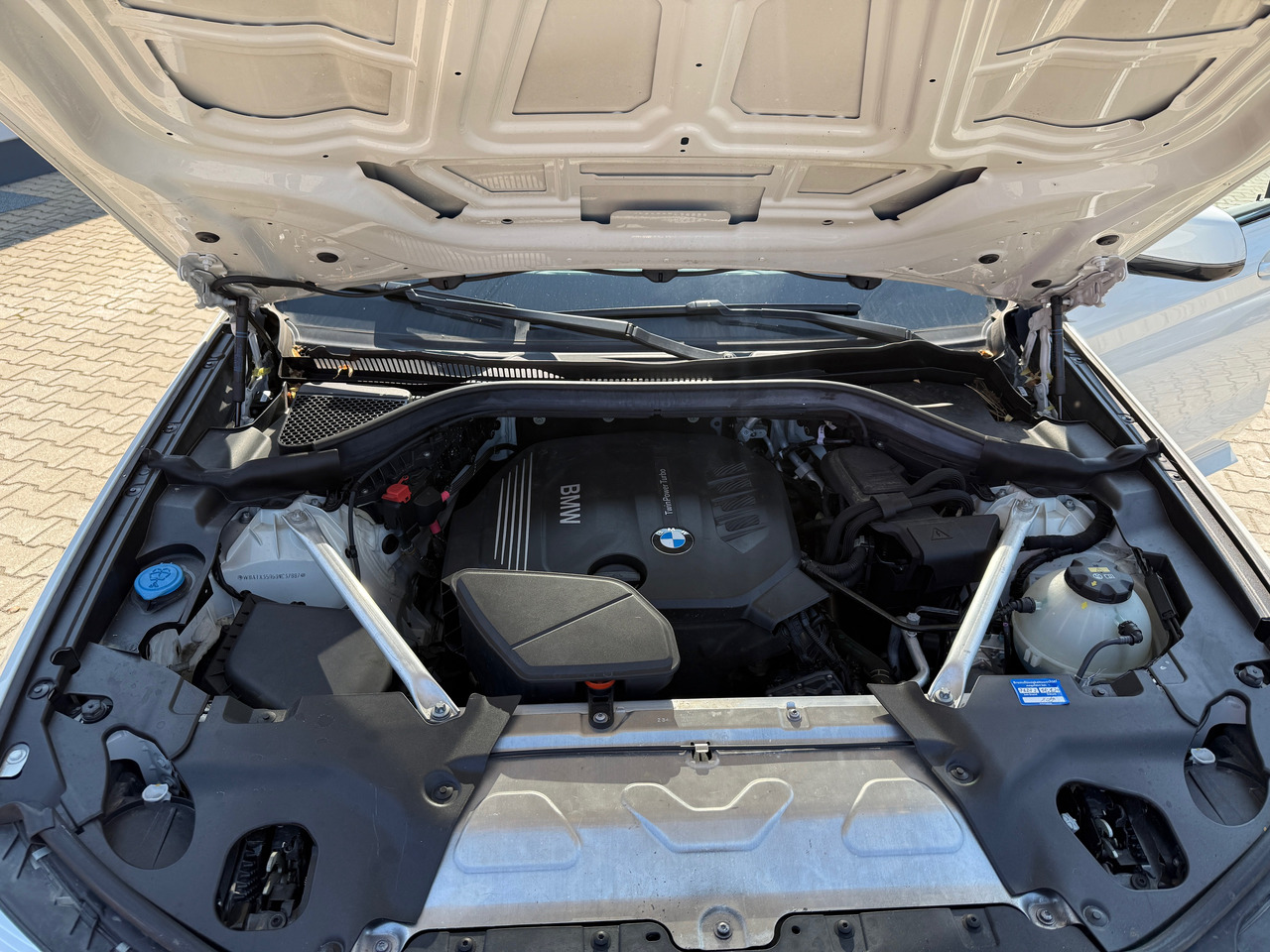 BMW X3 Xdrive 20d M-Sport VOLL! ACC, Head-Up, Panorama... - Auto: pilt 4 BMW X3 Xdrive 20d M-Sport VOLL! ACC, Head-Up, Panorama... - Auto: pilt 4