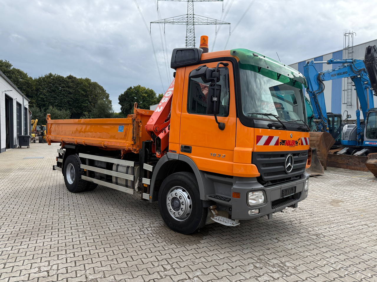 Mercedes-Benz 1832 Actros MP2 3-Seiten-Kipper mit Kran + Funk - Kallurauto, Kraanaga veoauto: pilt 3 Mercedes-Benz 1832 Actros MP2 3-Seiten-Kipper mit Kran + Funk - Kallurauto, Kraanaga veoauto: pilt 3