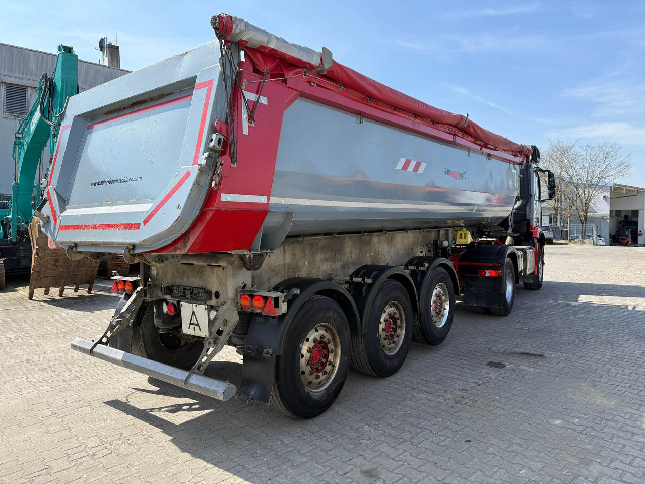 Mercedes-Benz 1851 Arocs ECHTER 4x4 mit Schmitz Kippauflieger - Kallurauto: pilt 4 Mercedes-Benz 1851 Arocs ECHTER 4x4 mit Schmitz Kippauflieger - Kallurauto: pilt 4