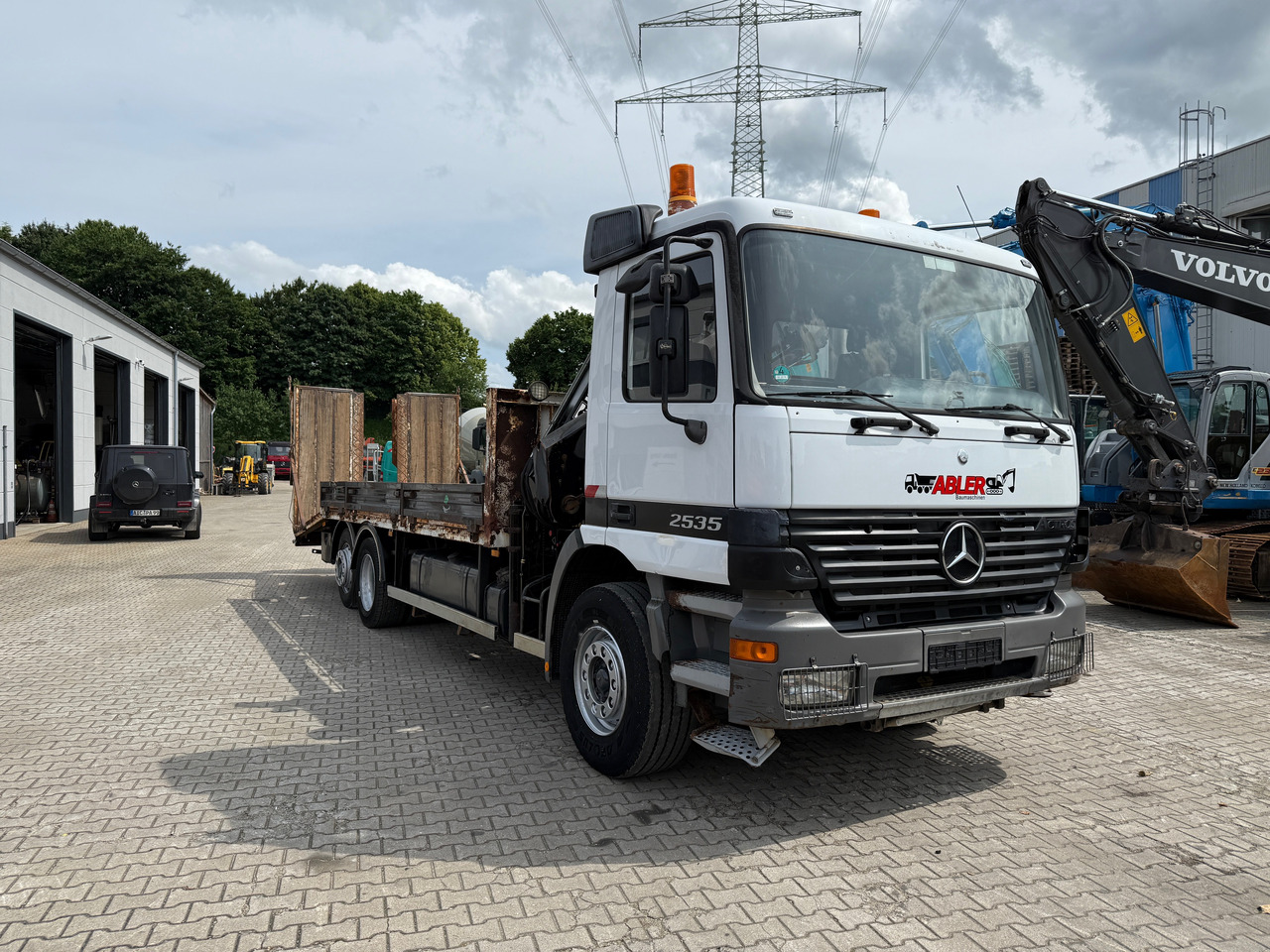 Mercedes-Benz 2535 Actros MP1 Baumaschinentransporter mit Kran und Rampen - Treilerveoauto, Kraanaga veoauto: pilt 3 Mercedes-Benz 2535 Actros MP1 Baumaschinentransporter mit Kran und Rampen - Treilerveoauto, Kraanaga veoauto: pilt 3