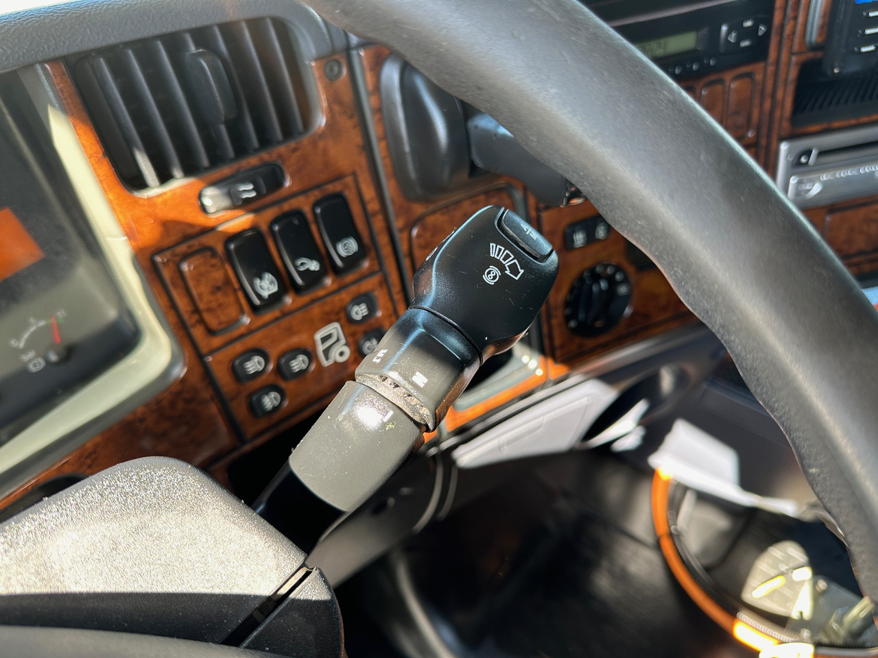 Konkstõstukiga veoauto Scania R580 Abrollkipper V8 Mit Küpper Weisser Enteisungsgerät 45m: pilt 16