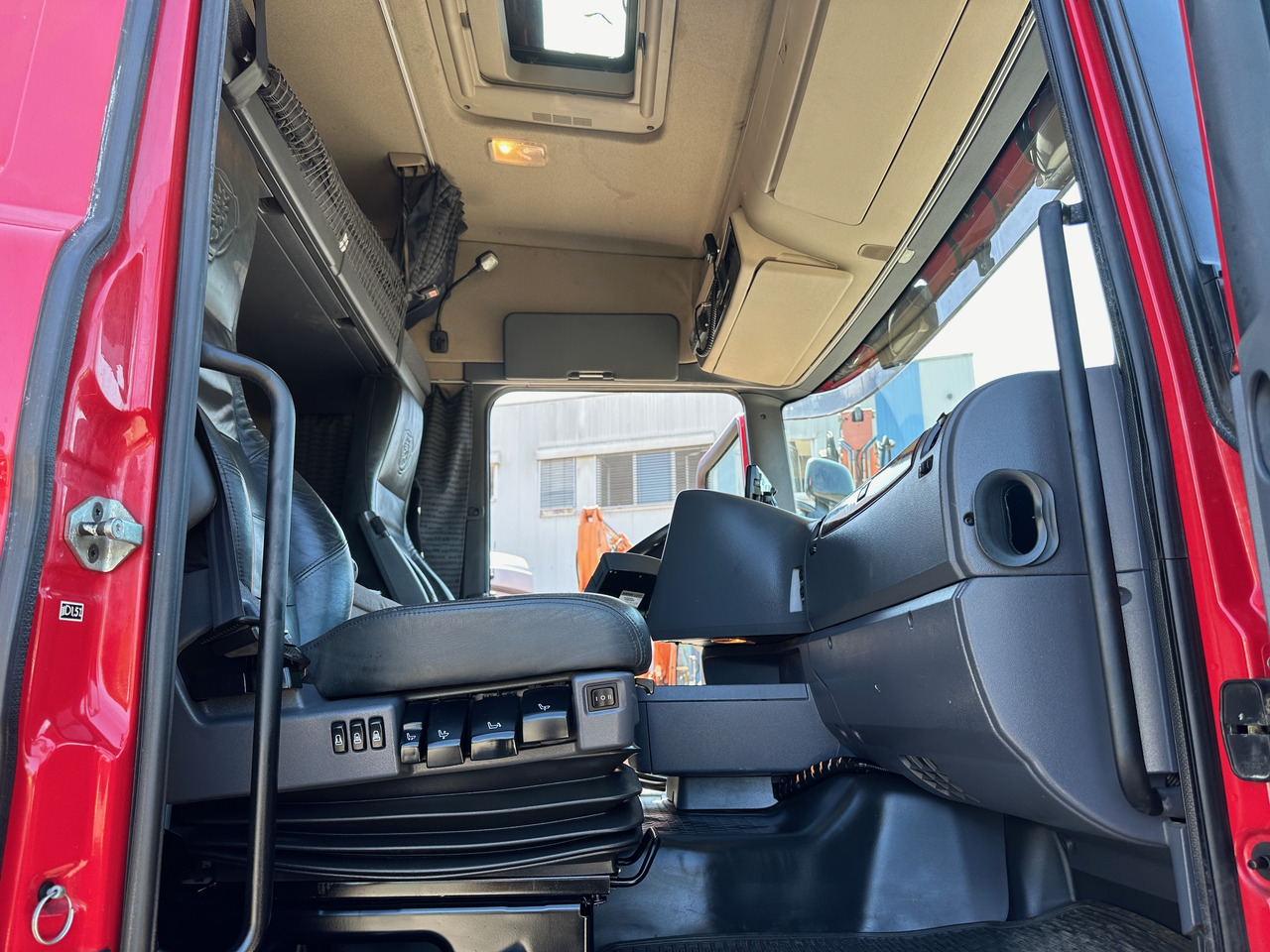 Konkstõstukiga veoauto Scania R580 Abrollkipper V8 Mit Küpper Weisser Enteisungsgerät 45m: pilt 17