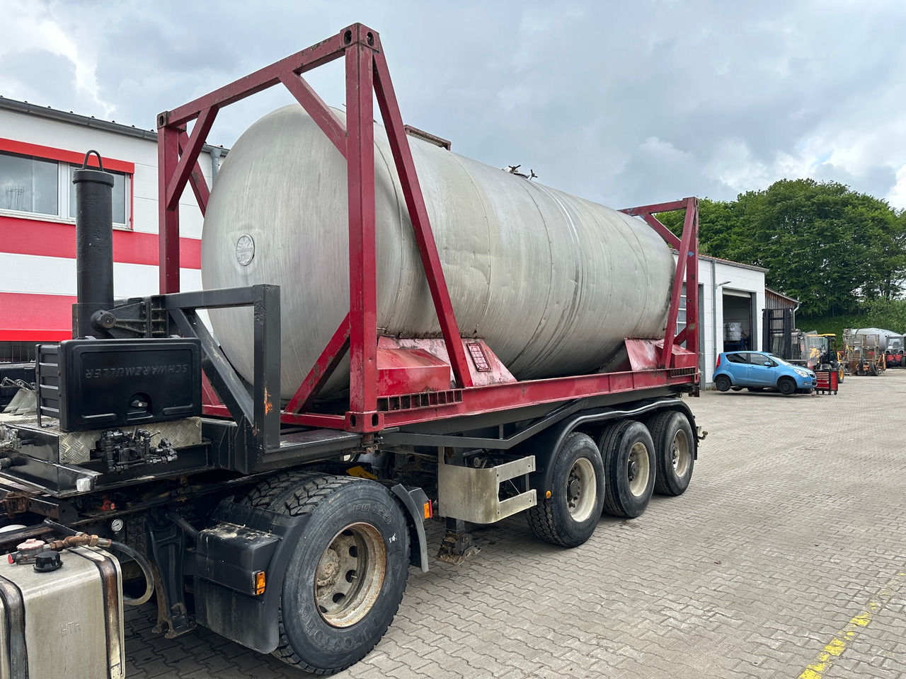 Schmidt CKSA 10/22-20 20 ft Containerkippchassis mit Lebensmitteltank - Kallur-poolhaagis: pilt 4 Schmidt CKSA 10/22-20 20 ft Containerkippchassis mit Lebensmitteltank - Kallur-poolhaagis: pilt 4