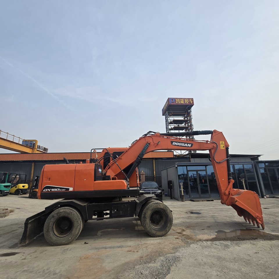 DOOSAN DX150W - Ratastel ekskavaator: pilt 4 DOOSAN DX150W - Ratastel ekskavaator: pilt 4