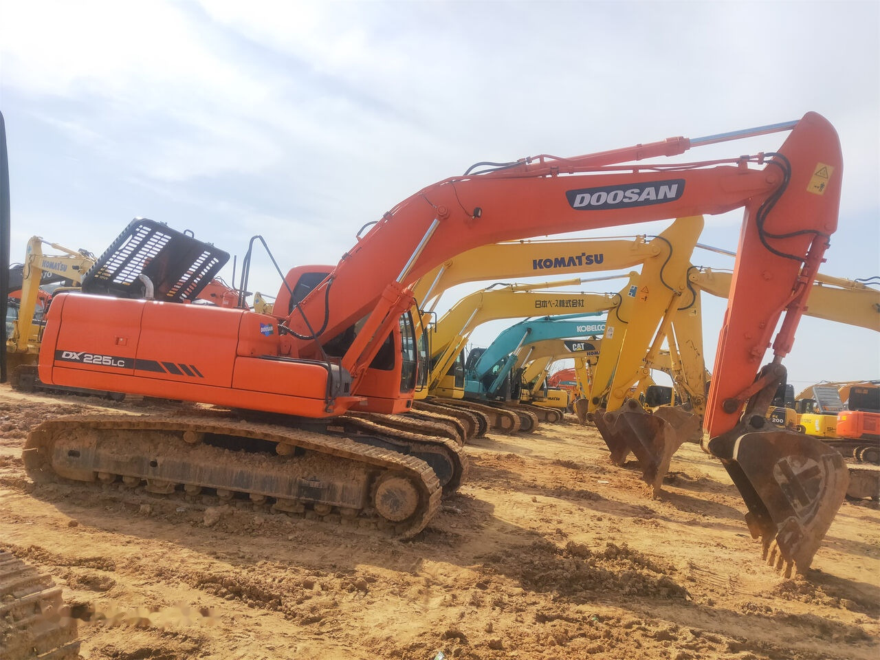 Doosan DX225LC - Lintekskavaator: pilt 4 Doosan DX225LC - Lintekskavaator: pilt 4
