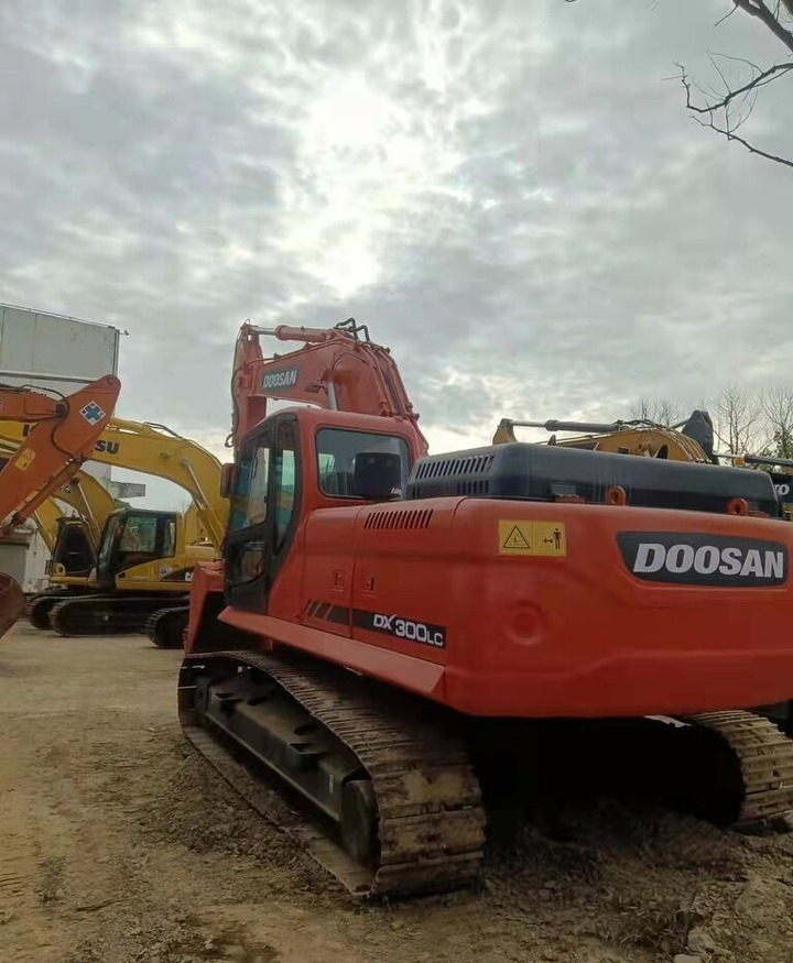 Doosan DX300 - Lintekskavaator: pilt 3 Doosan DX300 - Lintekskavaator: pilt 3