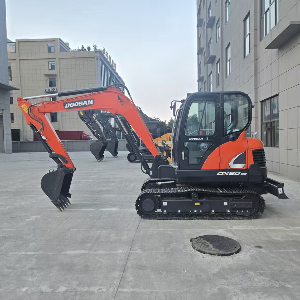 Doosan DX60 - Miniekskavaator: pilt 1 Doosan DX60 - Miniekskavaator: pilt 1