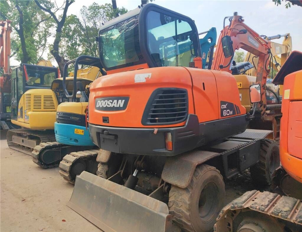 Doosan DX60 W - Ratastel ekskavaator: pilt 2 Doosan DX60 W - Ratastel ekskavaator: pilt 2