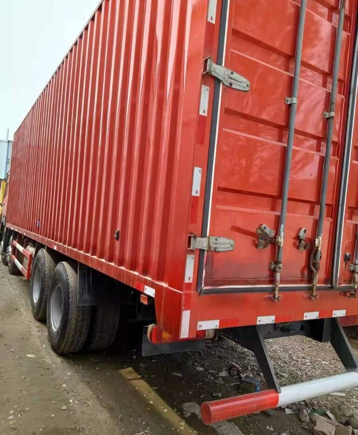 Howo 8X4 Box Truck Box Van - Konteinerveduk/ Tõstukiga veoauto: pilt 3 Howo 8X4 Box Truck Box Van - Konteinerveduk/ Tõstukiga veoauto: pilt 3