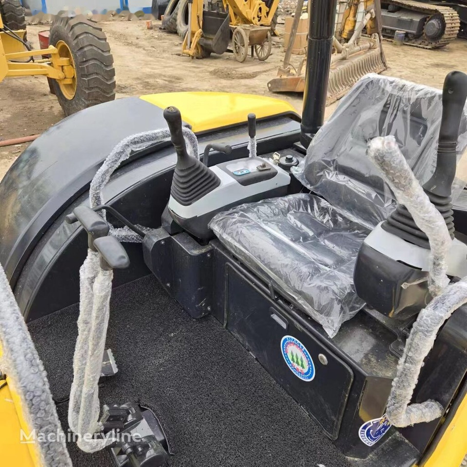 Miniekskavaator Komatsu PC50MR with canopy: pilt 8