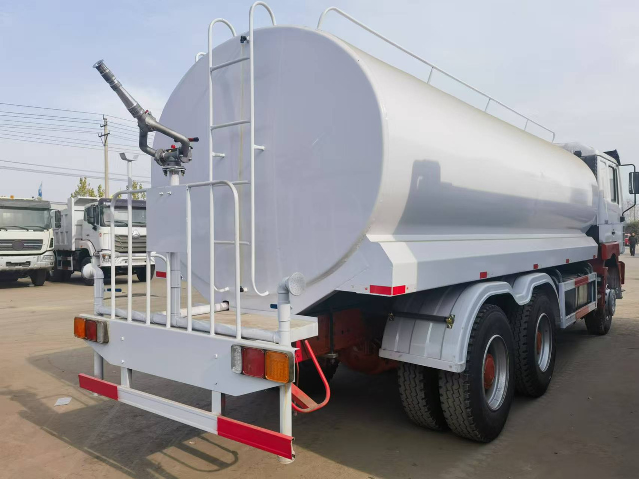 Shacman F3000 6*4 Sprinkler truck(Right rudder) - Kommunaal-/ Erisõiduk: pilt 3 Shacman F3000 6*4 Sprinkler truck(Right rudder) - Kommunaal-/ Erisõiduk: pilt 3