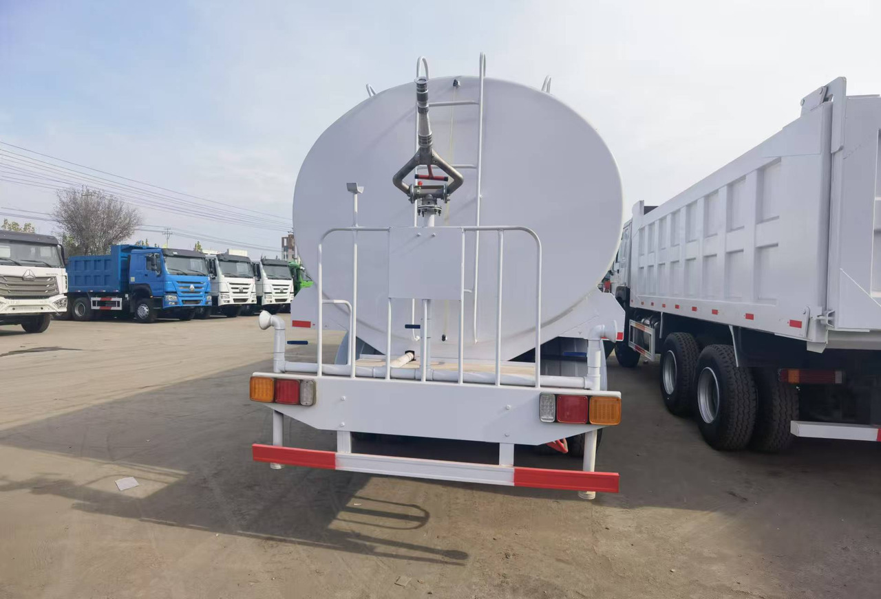 Shacman F3000 6*4 Sprinkler truck(Right rudder) - Kommunaal-/ Erisõiduk: pilt 4 Shacman F3000 6*4 Sprinkler truck(Right rudder) - Kommunaal-/ Erisõiduk: pilt 4