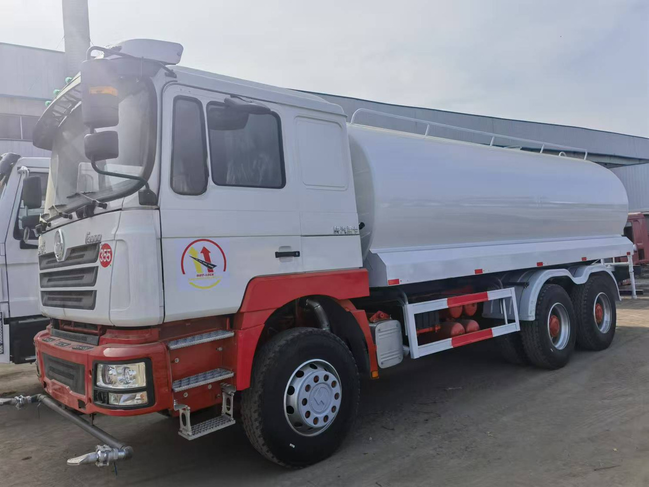 Shacman F3000 6*4 Sprinkler truck(Right rudder) - Kommunaal-/ Erisõiduk: pilt 1 Shacman F3000 6*4 Sprinkler truck(Right rudder) - Kommunaal-/ Erisõiduk: pilt 1
