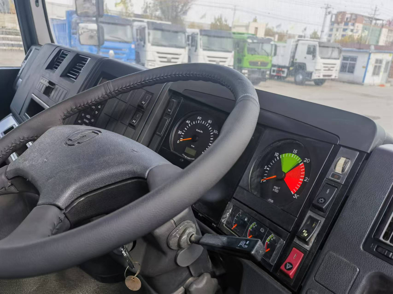 Shacman F3000 6*4 Sprinkler truck(Right rudder) - Kommunaal-/ Erisõiduk: pilt 5 Shacman F3000 6*4 Sprinkler truck(Right rudder) - Kommunaal-/ Erisõiduk: pilt 5