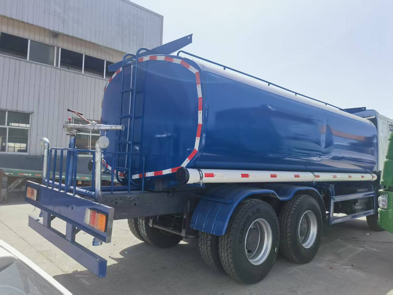 Sinotruk HOWO 6*4 Sprinkler - Kommunaal-/ Erisõiduk: pilt 4 Sinotruk HOWO 6*4 Sprinkler - Kommunaal-/ Erisõiduk: pilt 4