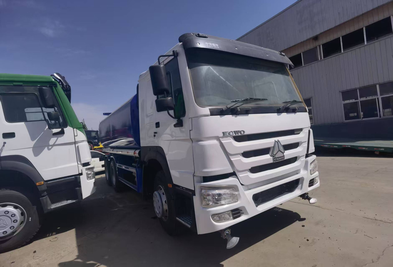 Sinotruk HOWO 6*4 Sprinkler - Kommunaal-/ Erisõiduk: pilt 3 Sinotruk HOWO 6*4 Sprinkler - Kommunaal-/ Erisõiduk: pilt 3