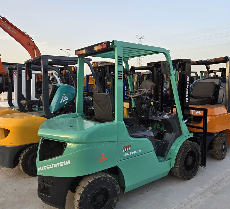 Mitsubishi FD30 with swing fork - Diiseltõstuk: pilt 1 Mitsubishi FD30 with swing fork - Diiseltõstuk: pilt 1