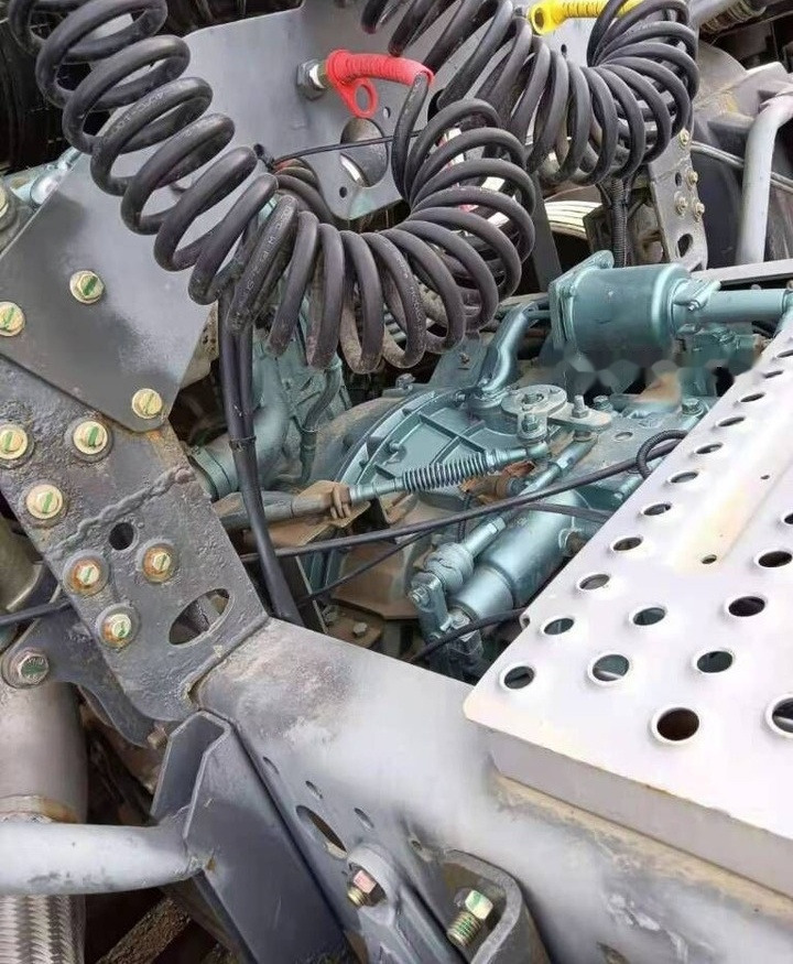 Sinotruk HOWO 420 Tractor - Sadulveok: pilt 3 Sinotruk HOWO 420 Tractor - Sadulveok: pilt 3