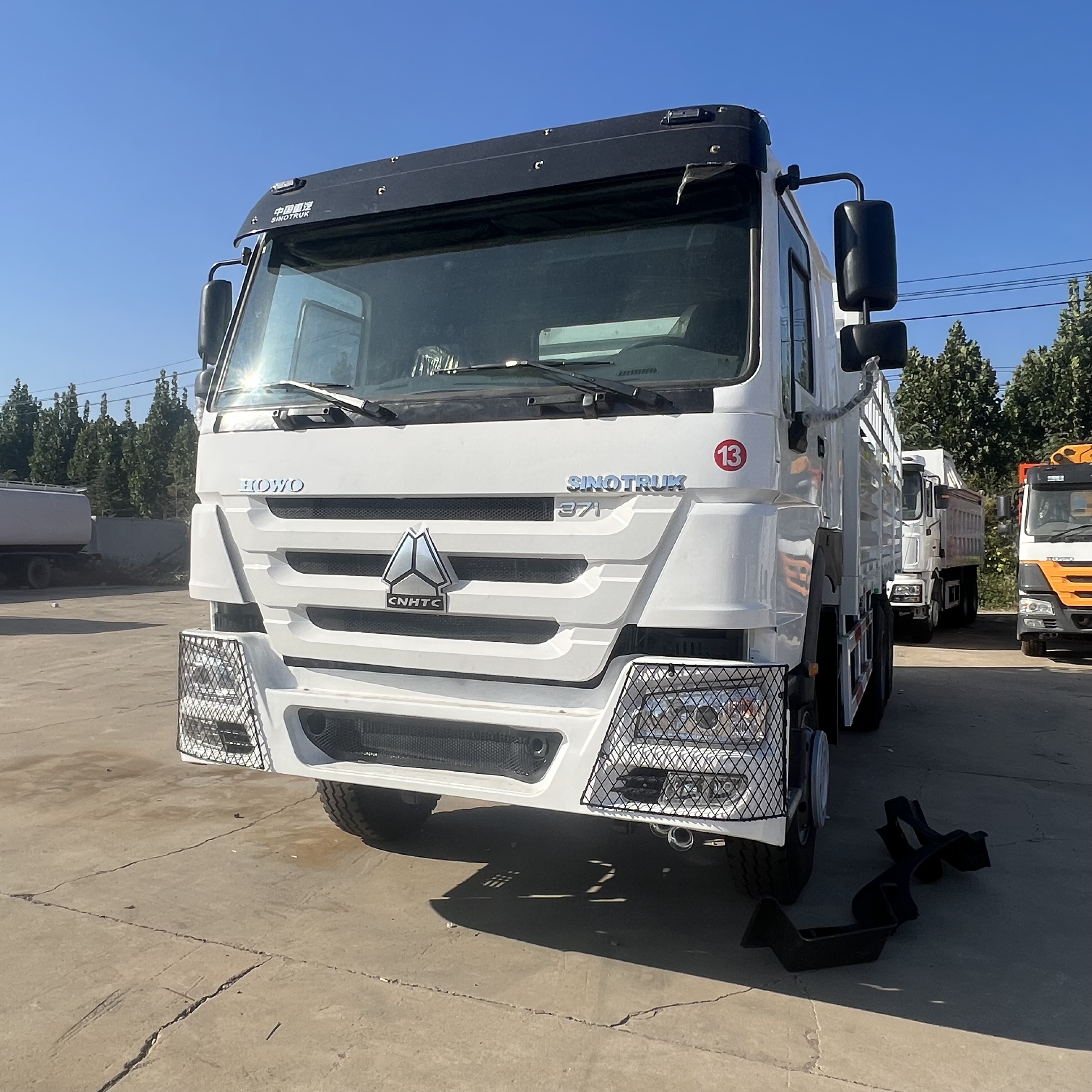 Madelveok/ Platvormveok Sinotruk HOWO 371 6*4 Fence truck: pilt 6