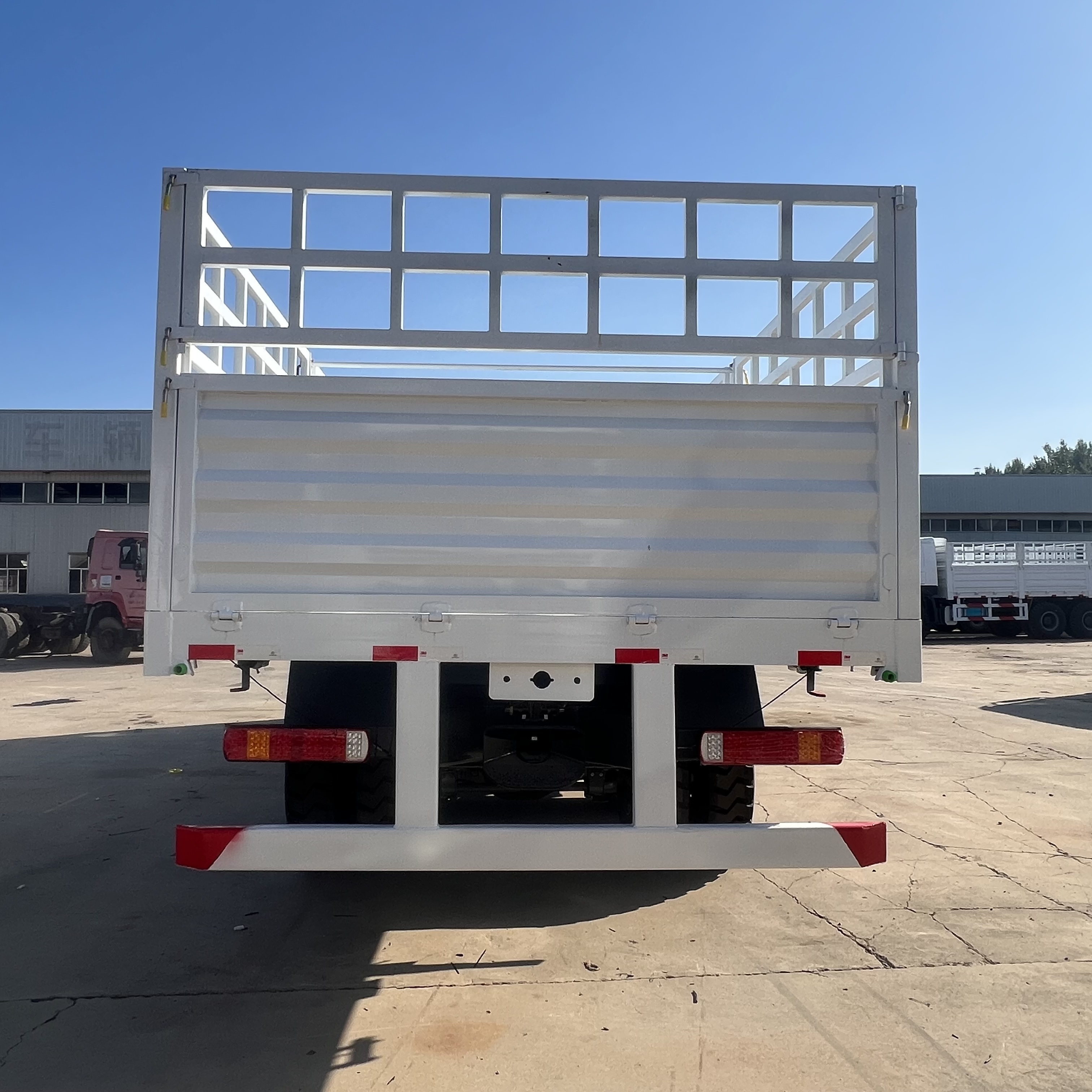 Madelveok/ Platvormveok Sinotruk HOWO 371 6*4 Fence truck: pilt 7