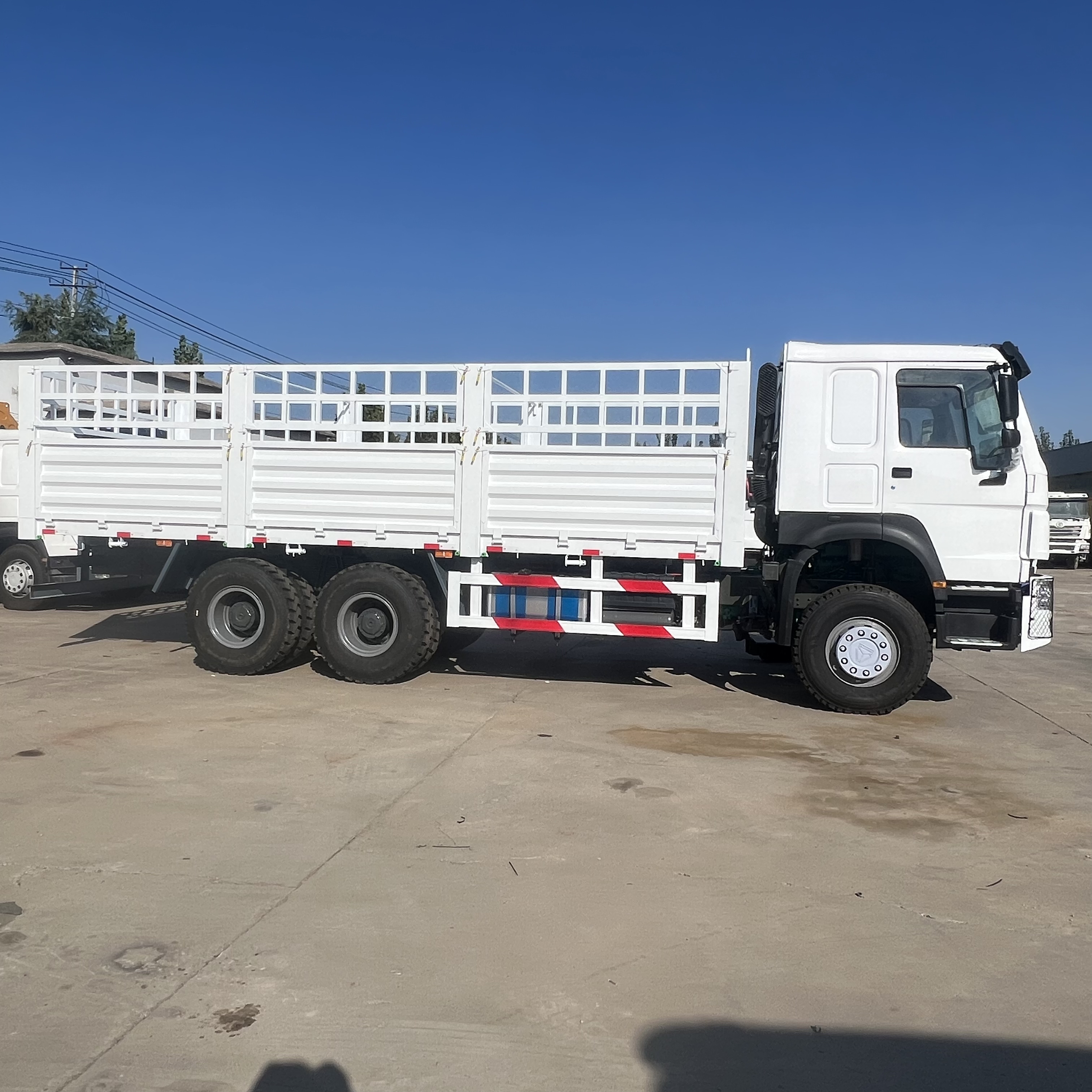 Madelveok/ Platvormveok Sinotruk HOWO 371 6*4 Fence truck: pilt 10