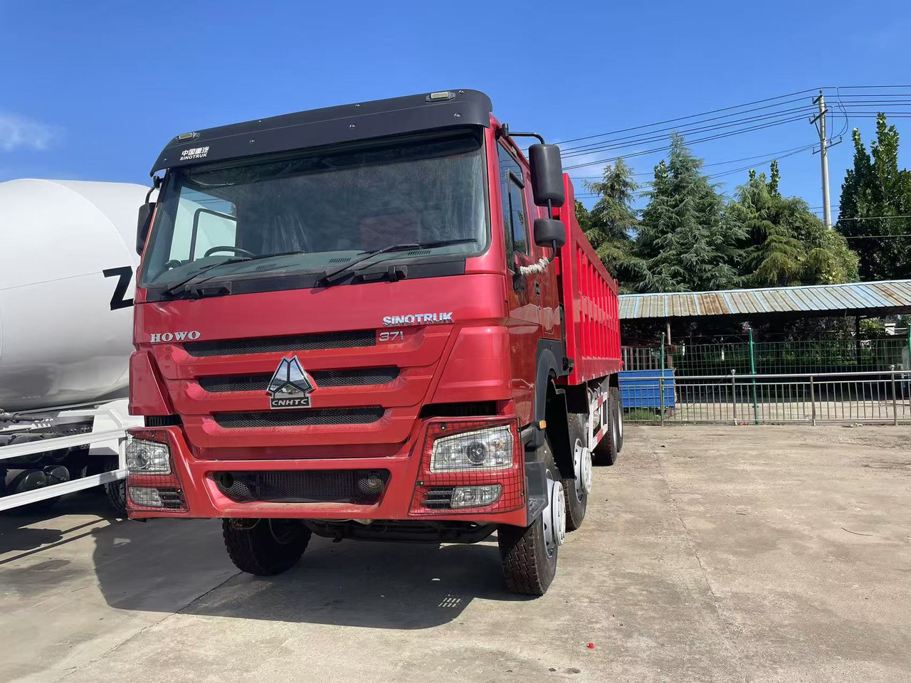 Sinotruk HOWO 371 8*4 Dump truck - Kallurauto: pilt 4 Sinotruk HOWO 371 8*4 Dump truck - Kallurauto: pilt 4