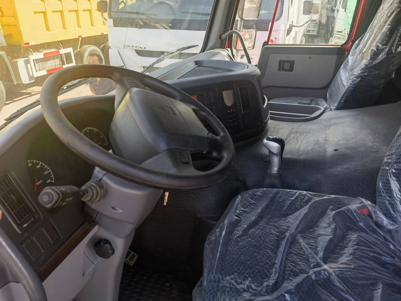 Kallurauto Sinotruk HOWO 371 8*4 Dump truck: pilt 6