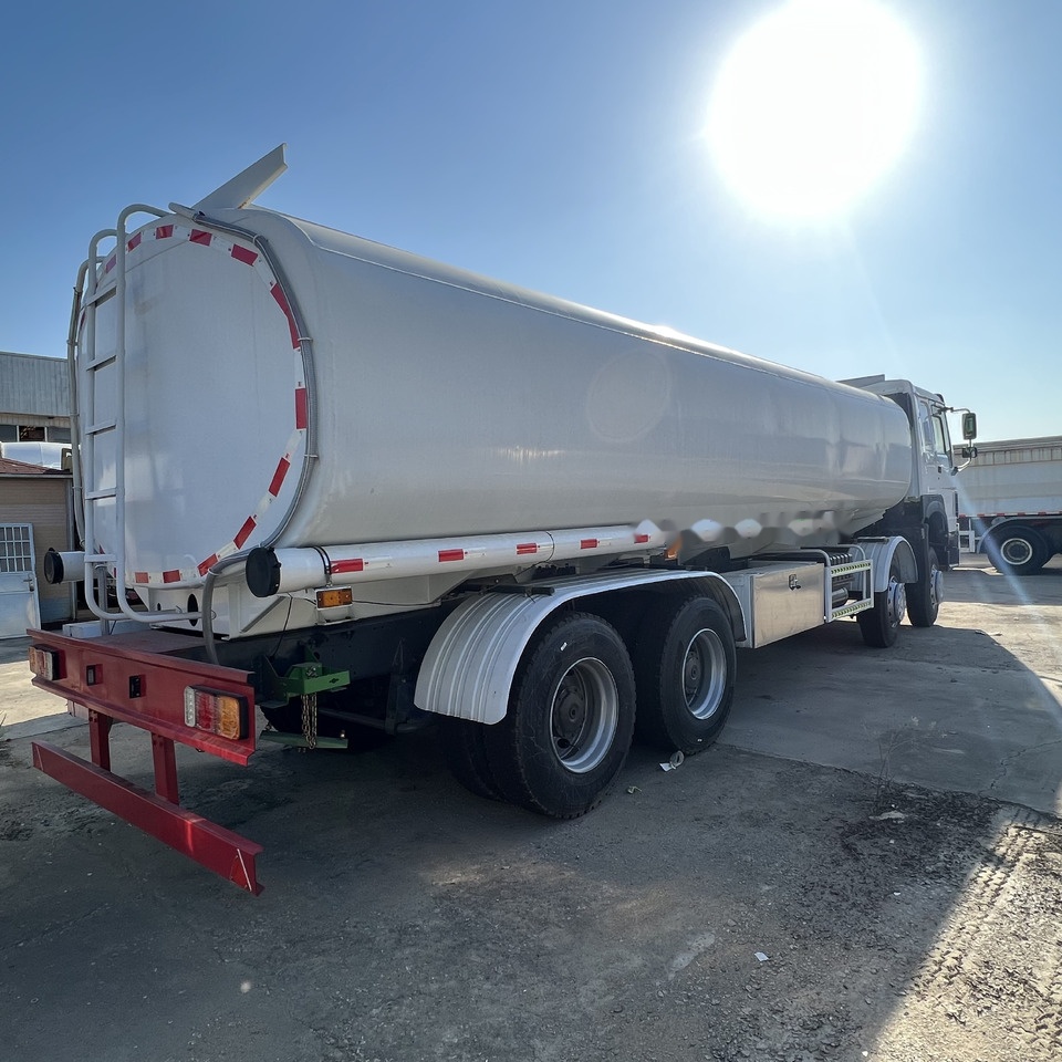 Tsisternauto Sinotruk HOWO 371 8*4 Tank truck: pilt 13