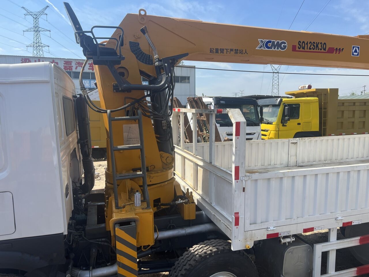 XCMG SQ12SK3Q Selfloader Truck - Kraana-manipulaator: pilt 5 XCMG SQ12SK3Q Selfloader Truck - Kraana-manipulaator: pilt 5