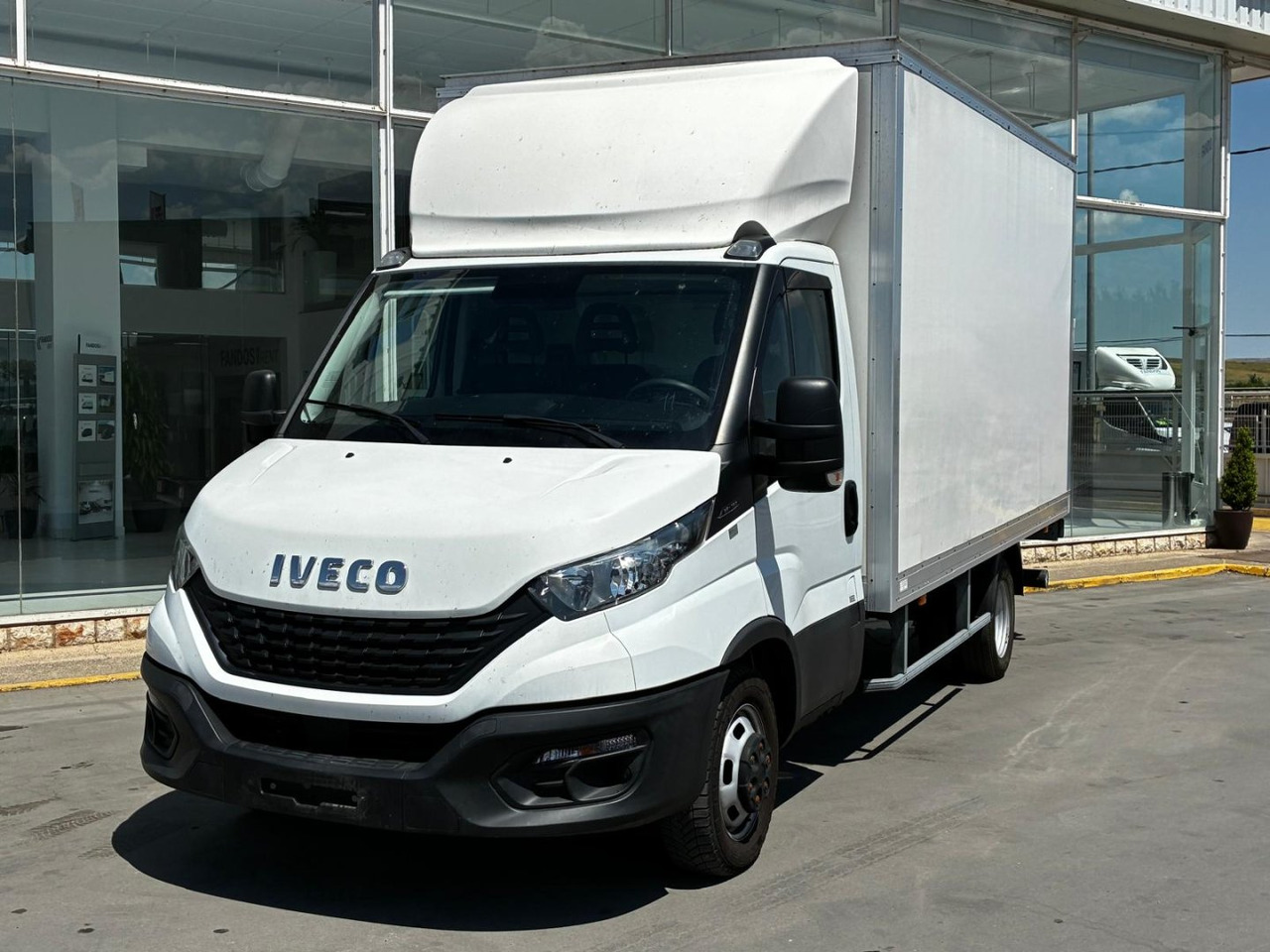 Caja cerrada IVECO 35C16 20m3 - Tarbesõiduk furgoon: pilt 1 Caja cerrada IVECO 35C16 20m3 - Tarbesõiduk furgoon: pilt 1