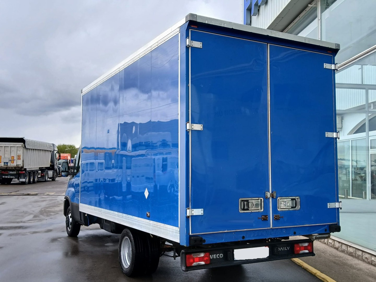 Caja cerrada IVECO 35C16 20m3 - Tarbesõiduk furgoon: pilt 4 Caja cerrada IVECO 35C16 20m3 - Tarbesõiduk furgoon: pilt 4