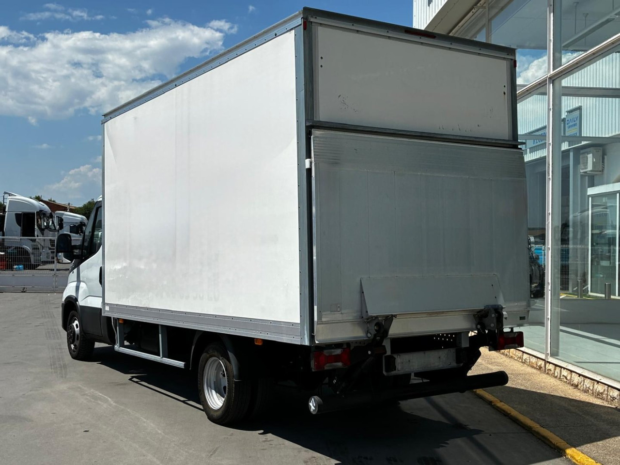 Caja cerrada IVECO 35C16 20m3 - Tarbesõiduk furgoon: pilt 4 Caja cerrada IVECO 35C16 20m3 - Tarbesõiduk furgoon: pilt 4