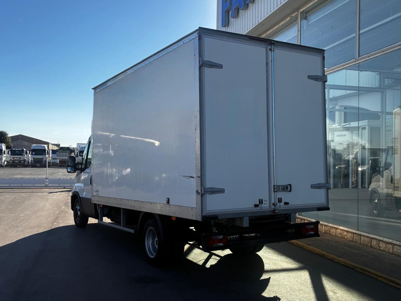 Caja cerrada IVECO 35C16 20m3 con puertas traseras - Tarbesõiduk furgoon: pilt 4 Caja cerrada IVECO 35C16 20m3 con puertas traseras - Tarbesõiduk furgoon: pilt 4