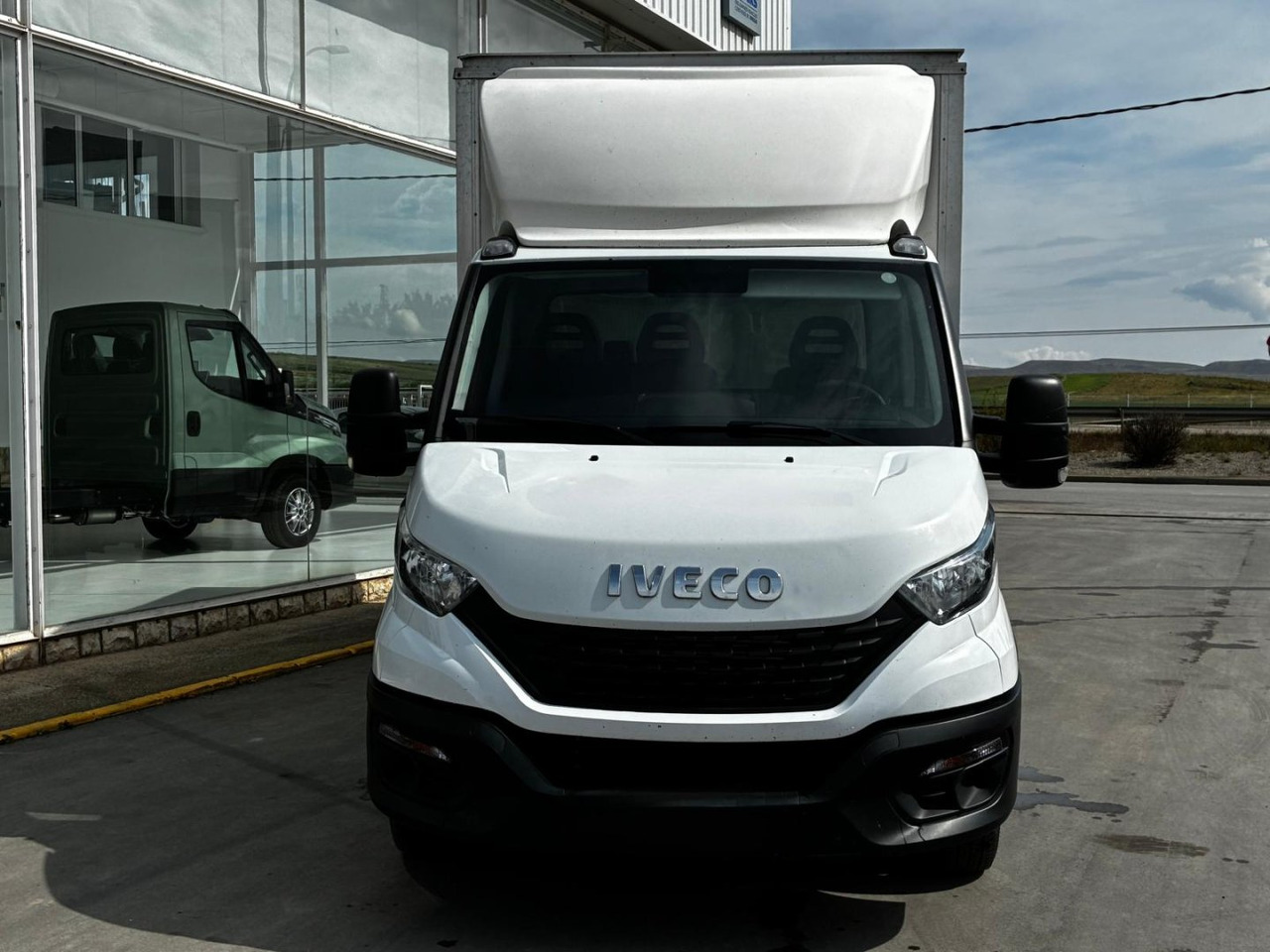 Caja cerrada IVECO 35C16 3.0 20m3 - Tarbesõiduk furgoon: pilt 2 Caja cerrada IVECO 35C16 3.0 20m3 - Tarbesõiduk furgoon: pilt 2