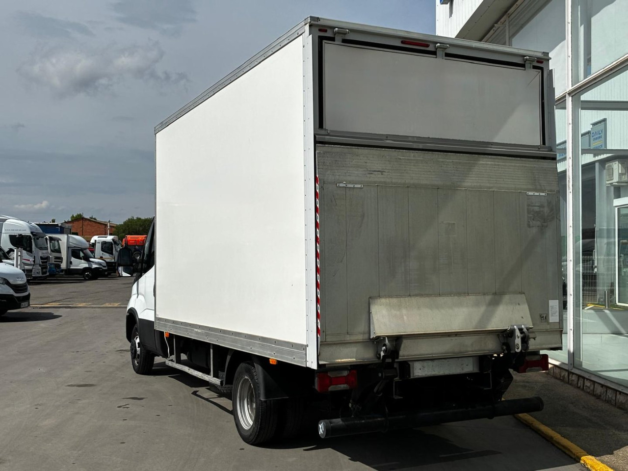 Caja cerrada IVECO 35C16 3.0 20m3 - Tarbesõiduk furgoon: pilt 4 Caja cerrada IVECO 35C16 3.0 20m3 - Tarbesõiduk furgoon: pilt 4