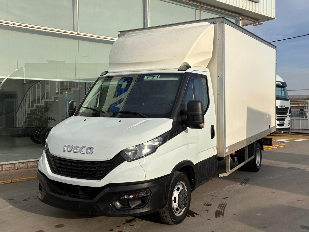 Caja cerrada IVECO 35C16 3.0 20m3 con puertas traseras - Tarbesõiduk furgoon: pilt 1 Caja cerrada IVECO 35C16 3.0 20m3 con puertas traseras - Tarbesõiduk furgoon: pilt 1