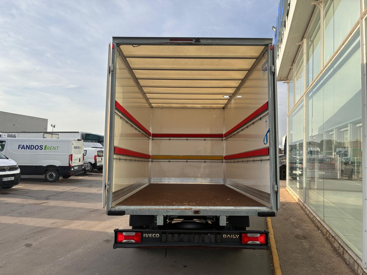 Caja cerrada IVECO 35C16 3.0 20m3 con puertas traseras - Tarbesõiduk furgoon: pilt 5 Caja cerrada IVECO 35C16 3.0 20m3 con puertas traseras - Tarbesõiduk furgoon: pilt 5