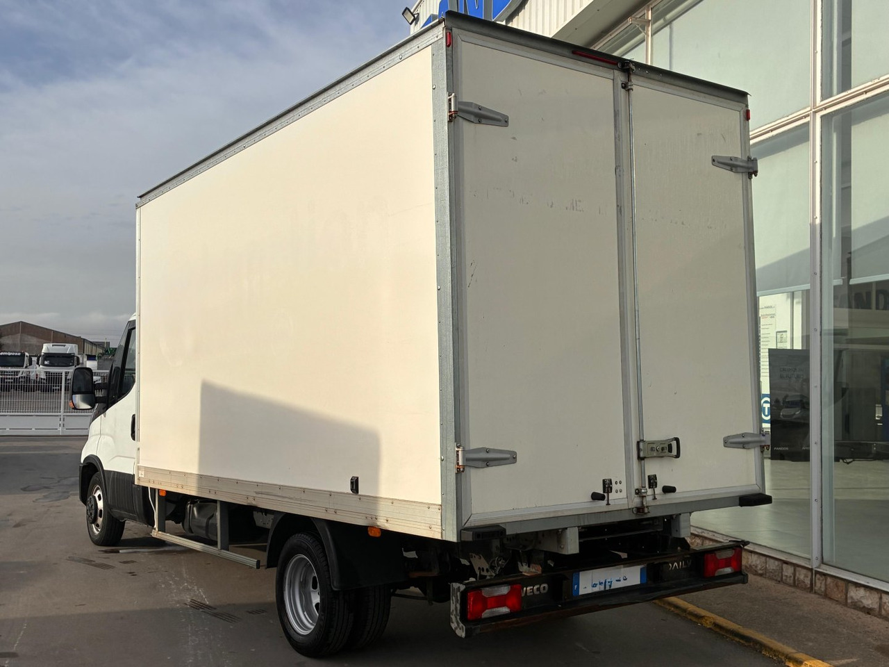 Caja cerrada IVECO 35C16 3.0 20m3 con puertas traseras - Tarbesõiduk furgoon: pilt 4 Caja cerrada IVECO 35C16 3.0 20m3 con puertas traseras - Tarbesõiduk furgoon: pilt 4