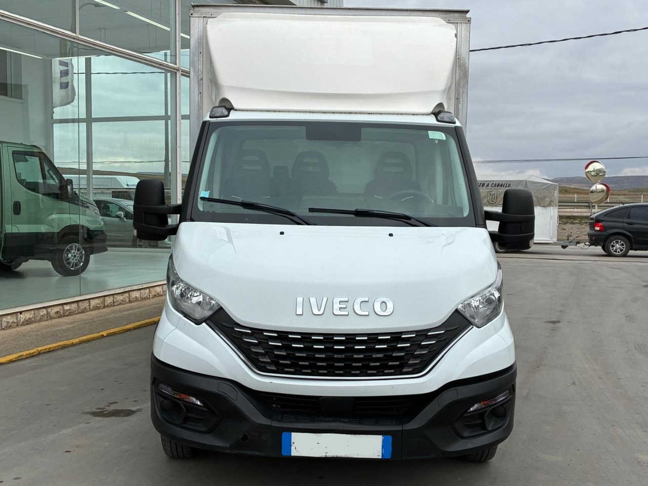 Caja cerrada con plataforma elevadora IVECO 35C16 20m3 Automática - Tarbesõiduk furgoon: pilt 2 Caja cerrada con plataforma elevadora IVECO 35C16 20m3 Automática - Tarbesõiduk furgoon: pilt 2